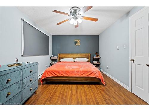 16-91 Livingston Avenue, Grimsby, ON - Indoor Photo Showing Bedroom