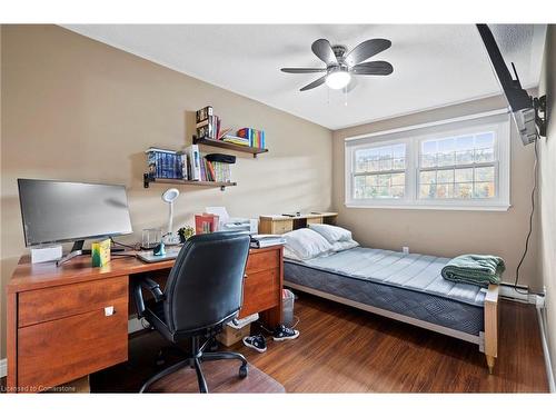 16-91 Livingston Avenue, Grimsby, ON - Indoor Photo Showing Bedroom