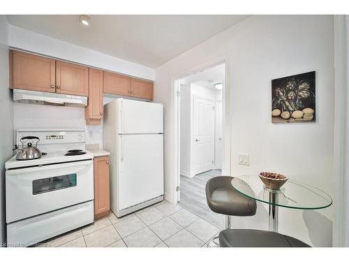 505-60 Old Mill Road, Oakville, ON - Indoor Photo Showing Kitchen