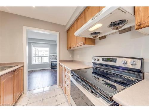 4401 Peter Drive, Burlington, ON - Indoor Photo Showing Kitchen