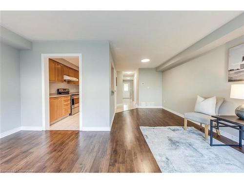 4401 Peter Drive, Burlington, ON - Indoor Photo Showing Living Room