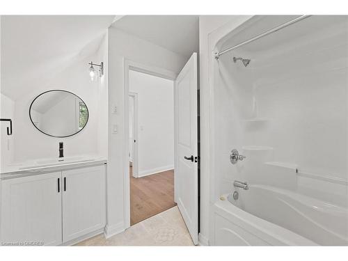 1009 Scotts Boathouse Road, Baysville, ON - Indoor Photo Showing Bathroom