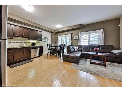 4-540 Guelph Line, Burlington, ON - Indoor Photo Showing Living Room