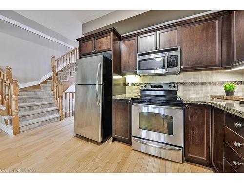 4-540 Guelph Line, Burlington, ON - Indoor Photo Showing Kitchen