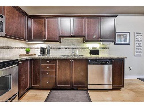 4-540 Guelph Line, Burlington, ON - Indoor Photo Showing Kitchen