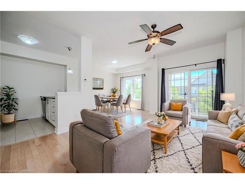 50-541 Winston Road, Grimsby, ON - Indoor Photo Showing Living Room