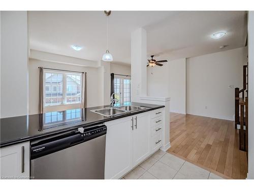 50-541 Winston Road, Grimsby, ON - Indoor Photo Showing Kitchen With Double Sink With Upgraded Kitchen