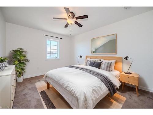 50-541 Winston Road, Grimsby, ON - Indoor Photo Showing Bedroom