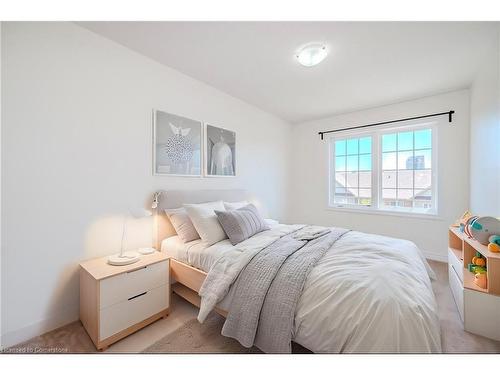 50-541 Winston Road, Grimsby, ON - Indoor Photo Showing Bedroom