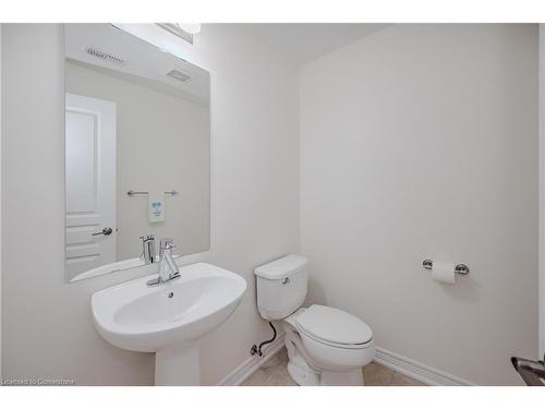 50-541 Winston Road, Grimsby, ON - Indoor Photo Showing Bathroom