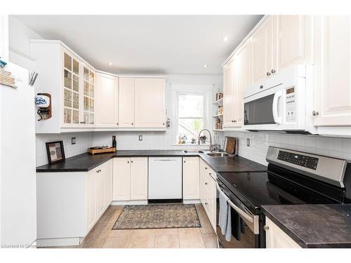 18 Cliff Avenue, Hamilton, ON - Indoor Photo Showing Kitchen