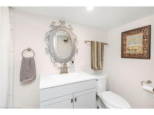 18 Cliff Avenue, Hamilton, ON - Indoor Photo Showing Bathroom