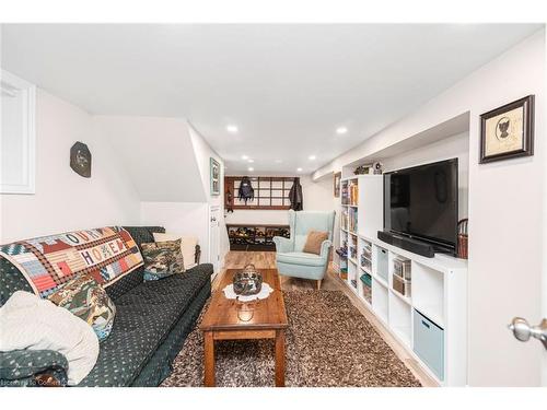 18 Cliff Avenue, Hamilton, ON - Indoor Photo Showing Living Room