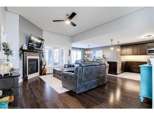 4003 Lower Coach Road, Stevensville, ON - Indoor Photo Showing Living Room With Fireplace