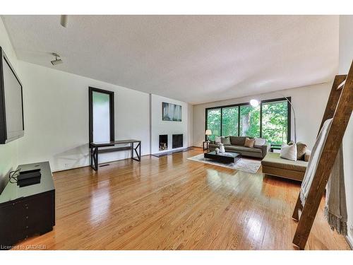 2225 Shardawn Mews, Mississauga, ON - Indoor Photo Showing Living Room