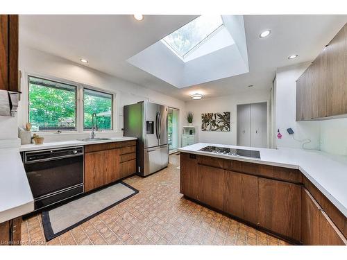 2225 Shardawn Mews, Mississauga, ON - Indoor Photo Showing Kitchen