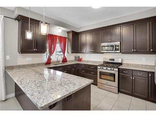 4896 Allan Court, Beamsville, ON - Indoor Photo Showing Kitchen