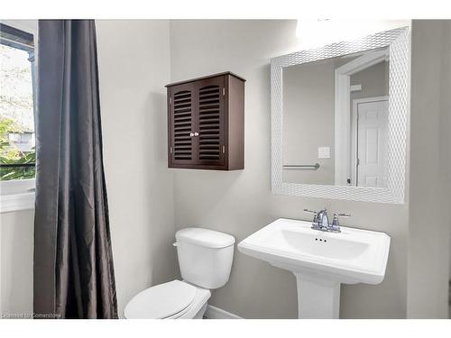 4896 Allan Court, Beamsville, ON - Indoor Photo Showing Bathroom