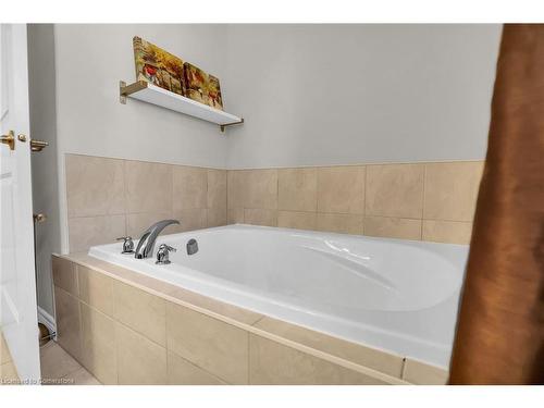 4896 Allan Court, Beamsville, ON - Indoor Photo Showing Bathroom