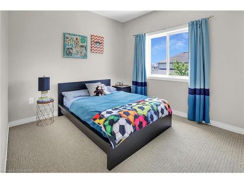 4896 Allan Court, Beamsville, ON - Indoor Photo Showing Bedroom