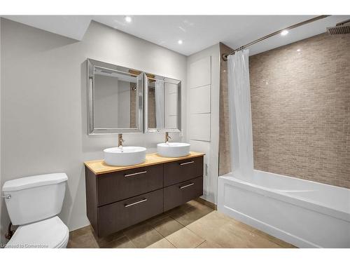 4896 Allan Court, Beamsville, ON - Indoor Photo Showing Bathroom