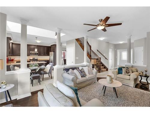 4896 Allan Court, Beamsville, ON - Indoor Photo Showing Living Room