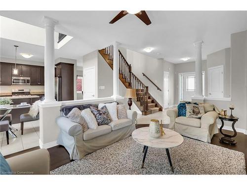 4896 Allan Court, Beamsville, ON - Indoor Photo Showing Living Room