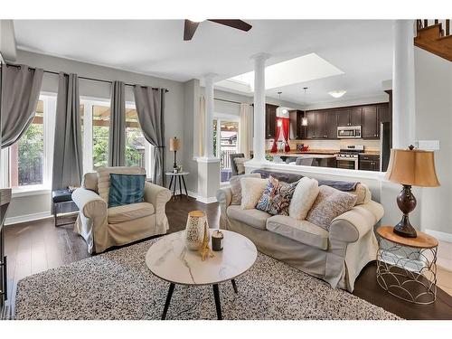 4896 Allan Court, Beamsville, ON - Indoor Photo Showing Living Room