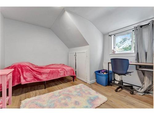 171 Balmoral Avenue N, Hamilton, ON - Indoor Photo Showing Bedroom