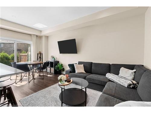 13-377 Glancaster Road, Ancaster, ON - Indoor Photo Showing Living Room