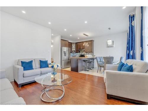 1519 Farmstead Drive, Milton, ON - Indoor Photo Showing Living Room