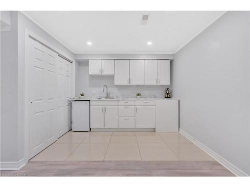 1519 Farmstead Drive, Milton, ON - Indoor Photo Showing Kitchen