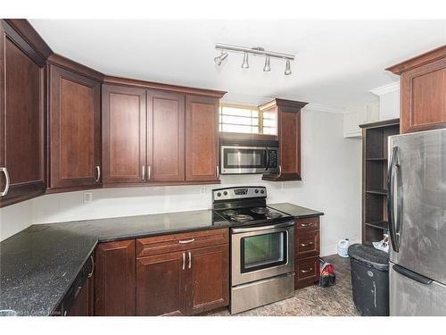 24 Park Street W, Dundas, ON - Indoor Photo Showing Kitchen