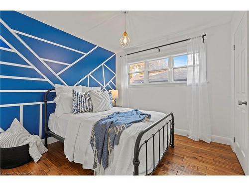 1383 Royal Drive, Burlington, ON - Indoor Photo Showing Bedroom