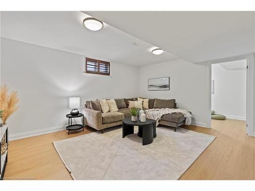 1383 Royal Drive, Burlington, ON - Indoor Photo Showing Living Room