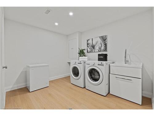 1383 Royal Drive, Burlington, ON - Indoor Photo Showing Laundry Room