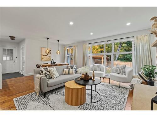 1383 Royal Drive, Burlington, ON - Indoor Photo Showing Living Room