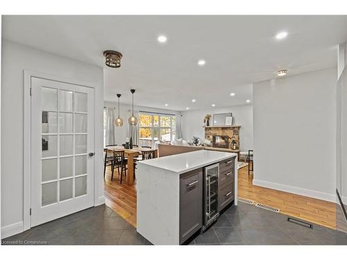 1383 Royal Drive, Burlington, ON - Indoor Photo Showing Kitchen