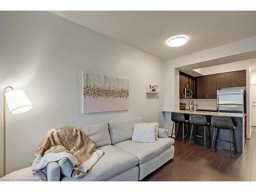 216-1940 Ironstone Drive, Burlington, ON - Indoor Photo Showing Living Room