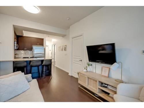 216-1940 Ironstone Drive, Burlington, ON - Indoor Photo Showing Living Room