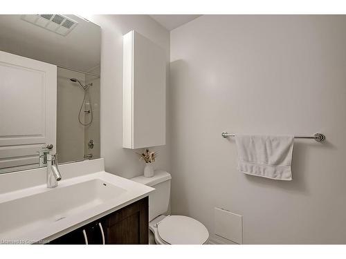 216-1940 Ironstone Drive, Burlington, ON - Indoor Photo Showing Bathroom