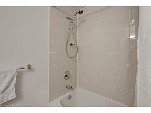 216-1940 Ironstone Drive, Burlington, ON - Indoor Photo Showing Bathroom