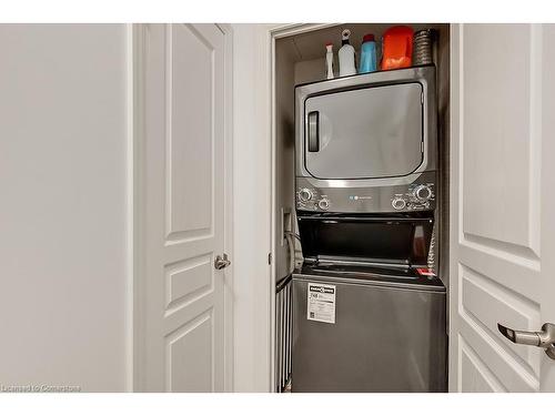 216-1940 Ironstone Drive, Burlington, ON - Indoor Photo Showing Laundry Room