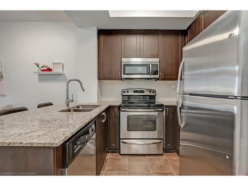 216-1940 Ironstone Drive, Burlington, ON - Indoor Photo Showing Kitchen With Double Sink With Upgraded Kitchen