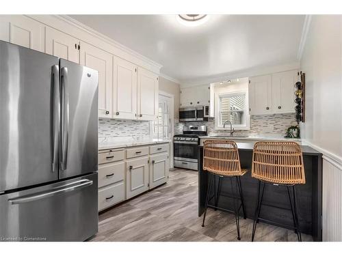 888 Green Mountain Road E, Stoney Creek, ON - Indoor Photo Showing Kitchen With Upgraded Kitchen