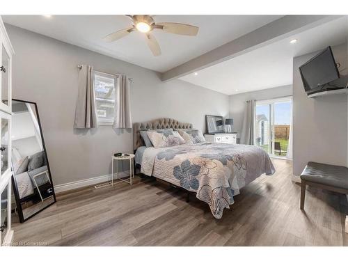 888 Green Mountain Road E, Stoney Creek, ON - Indoor Photo Showing Bedroom