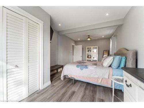 888 Green Mountain Road E, Stoney Creek, ON - Indoor Photo Showing Bedroom