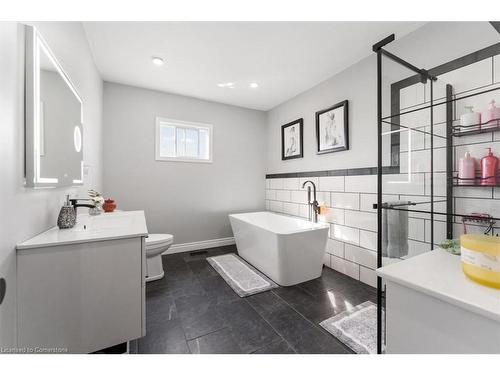 888 Green Mountain Road E, Stoney Creek, ON - Indoor Photo Showing Bathroom