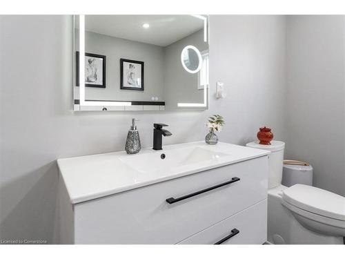 888 Green Mountain Road E, Stoney Creek, ON - Indoor Photo Showing Bathroom