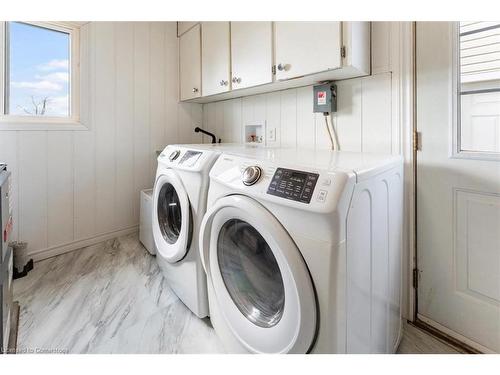 888 Green Mountain Road E, Stoney Creek, ON - Indoor Photo Showing Laundry Room